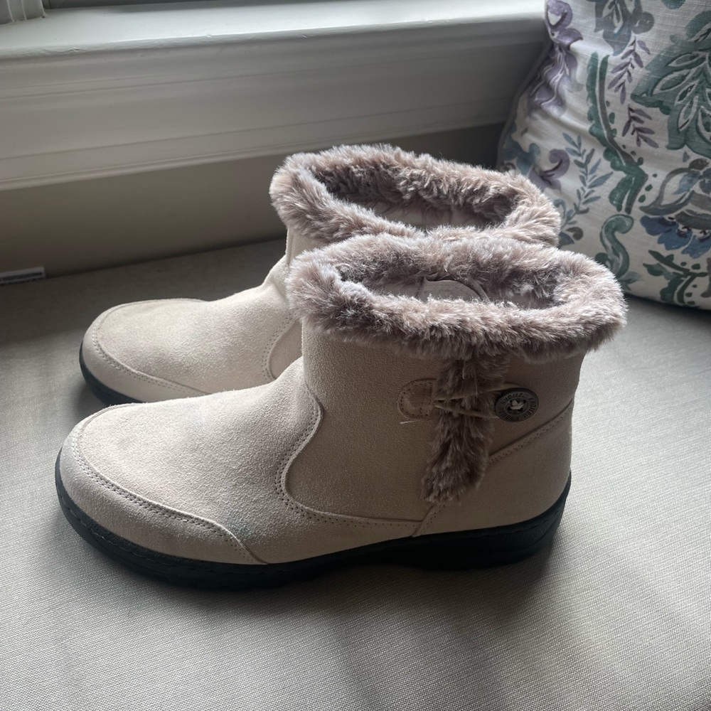 Khombu Cozy Fur-Lined Boots